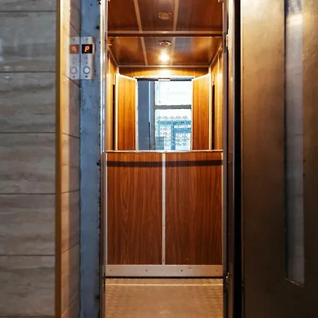 Top Location - Queen Elizabeth Studio Flat Bucarest Esterno foto